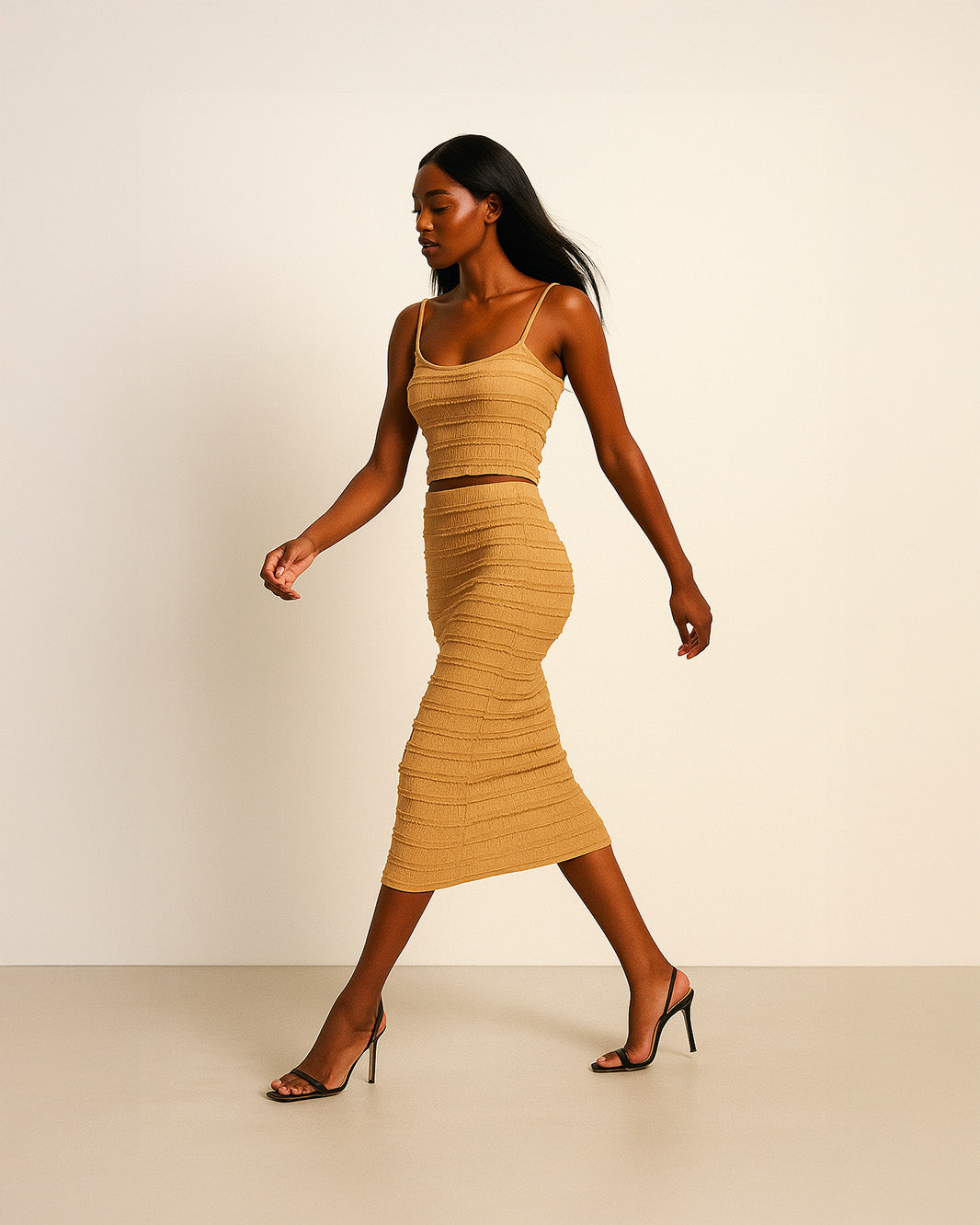 Top con bretelle ricamato