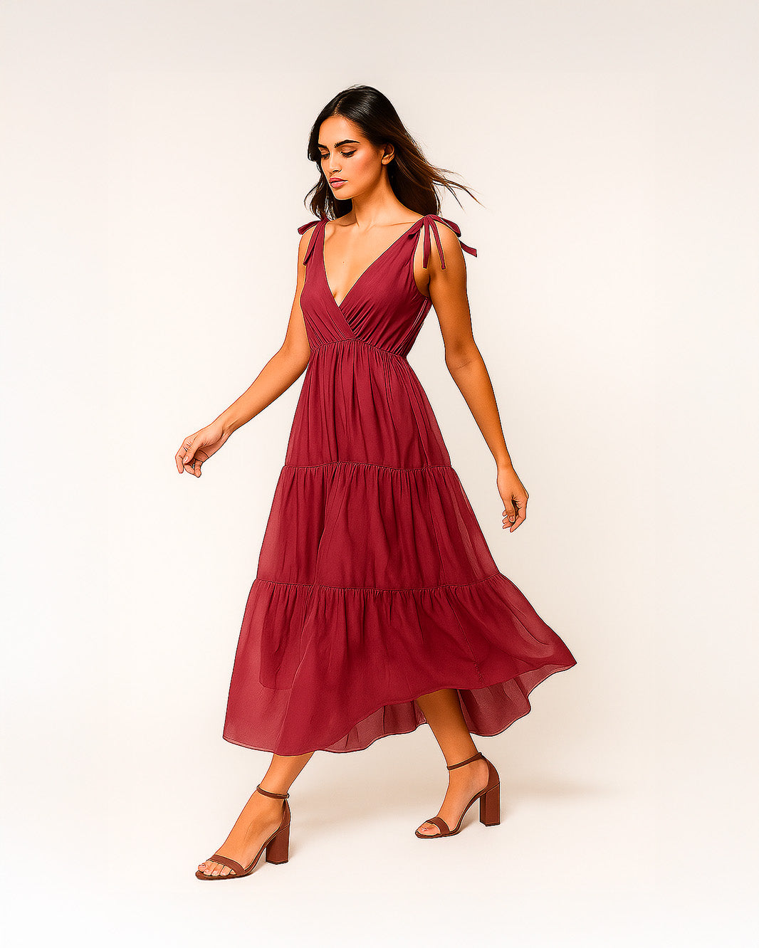 Abito lungo scollato con fiocchi sulle spalle