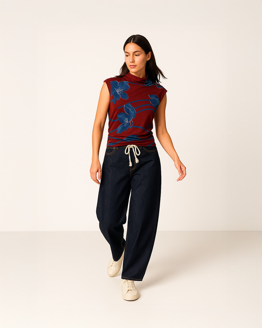 Top trasparente con applicazioni floreali