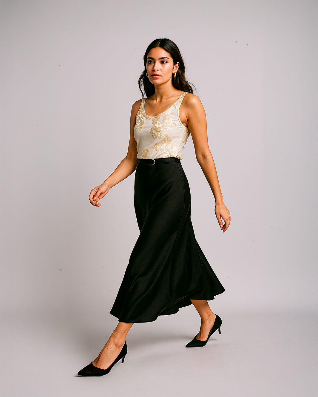 Gonna svasata in raso con cintura