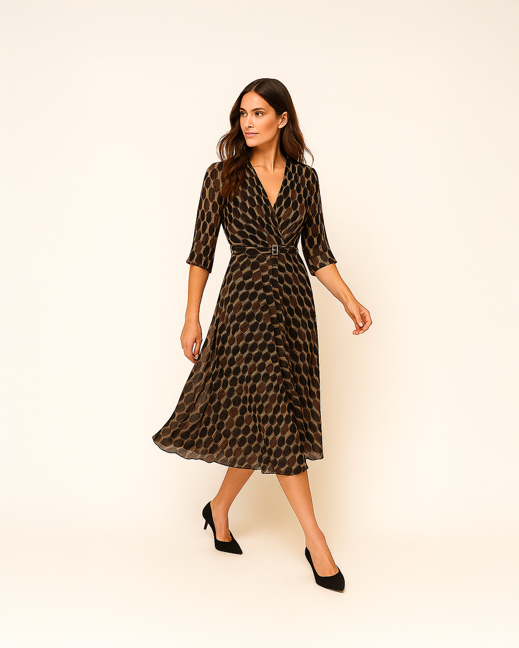 Vestito lungo scollato con cintura in vita