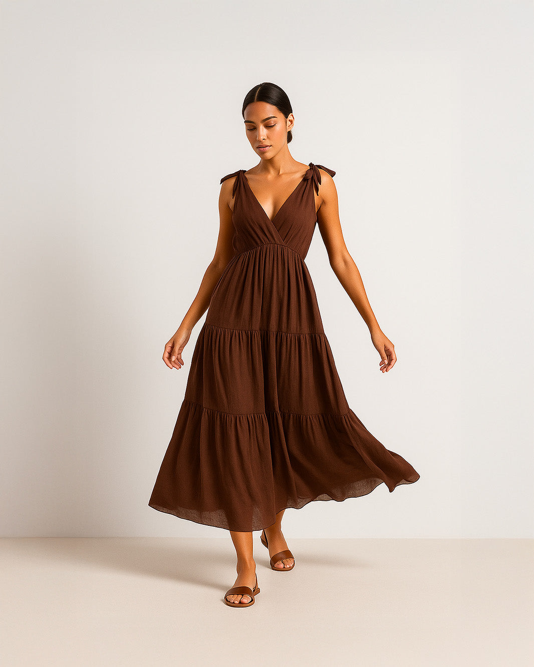 Abito lungo scollato con fiocchi sulle spalle