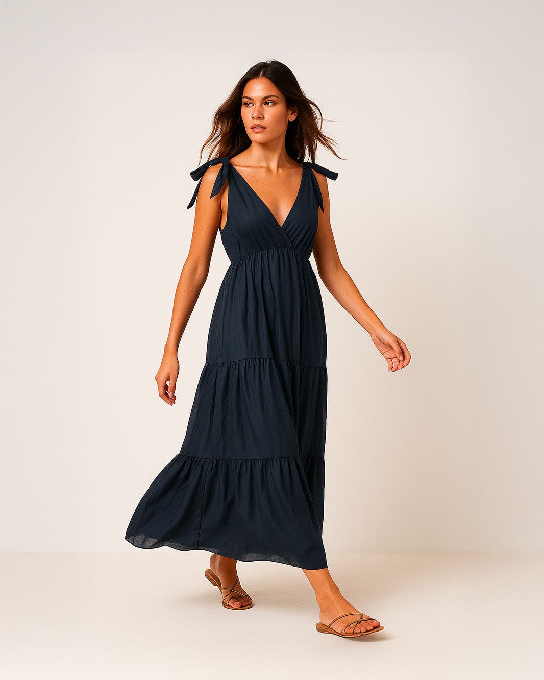 Abito lungo scollato con fiocchi sulle spalle