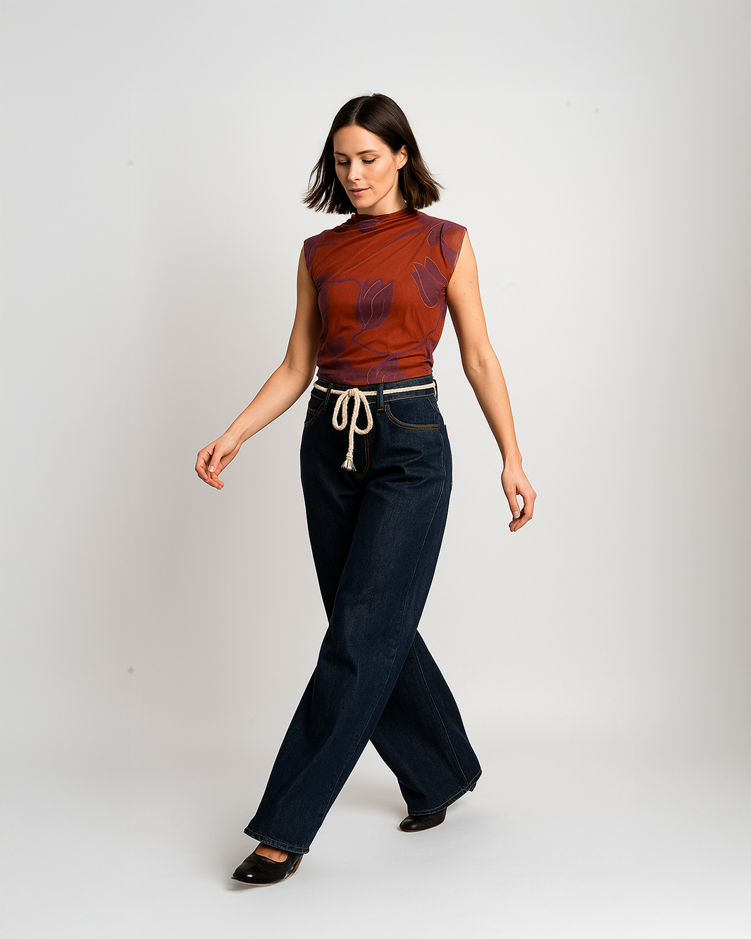 Top trasparente con applicazioni floreali