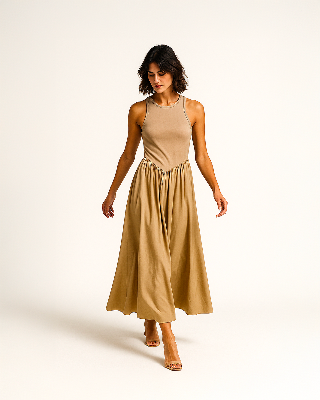 Abito lungo a giro svasato e stretto in vita