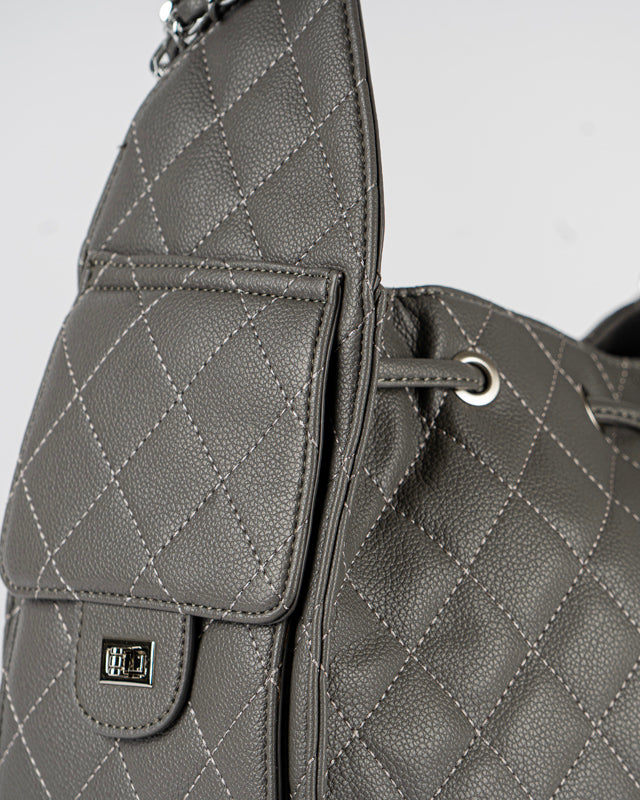 Borsa trapuntata con tasche laterali