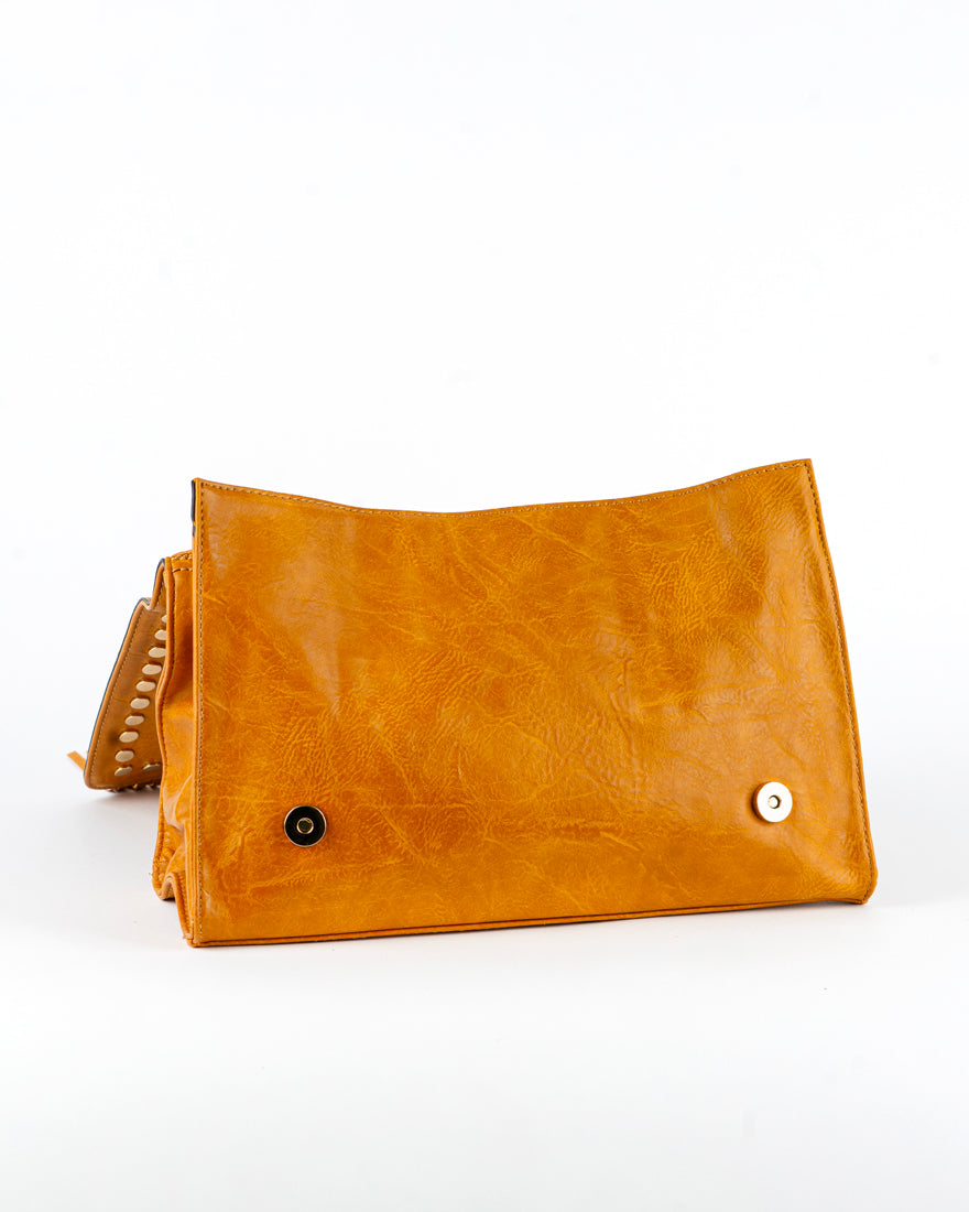 Borsa quadrata con borchie e frangie