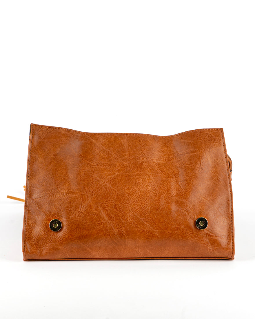 Borsa quadrata con borchie e frangie