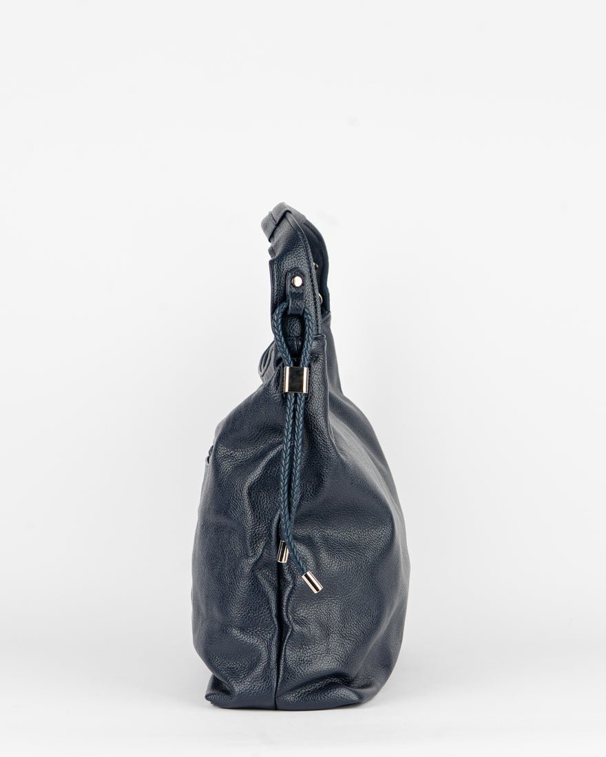 Maxi bag con accessorio sul manico