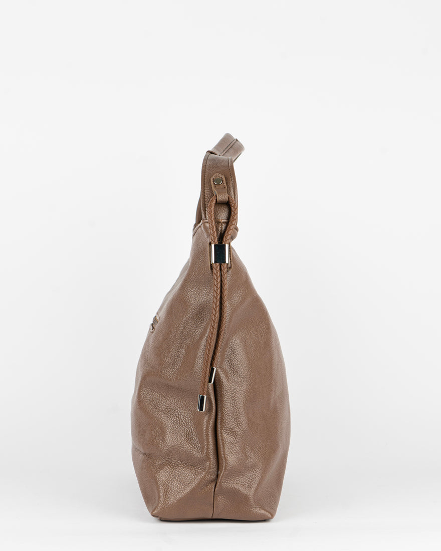 Maxi bag con accessorio sul manico