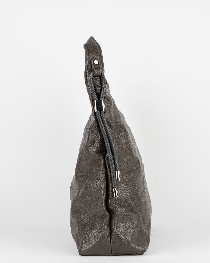 Maxi bag con accessorio sul manico