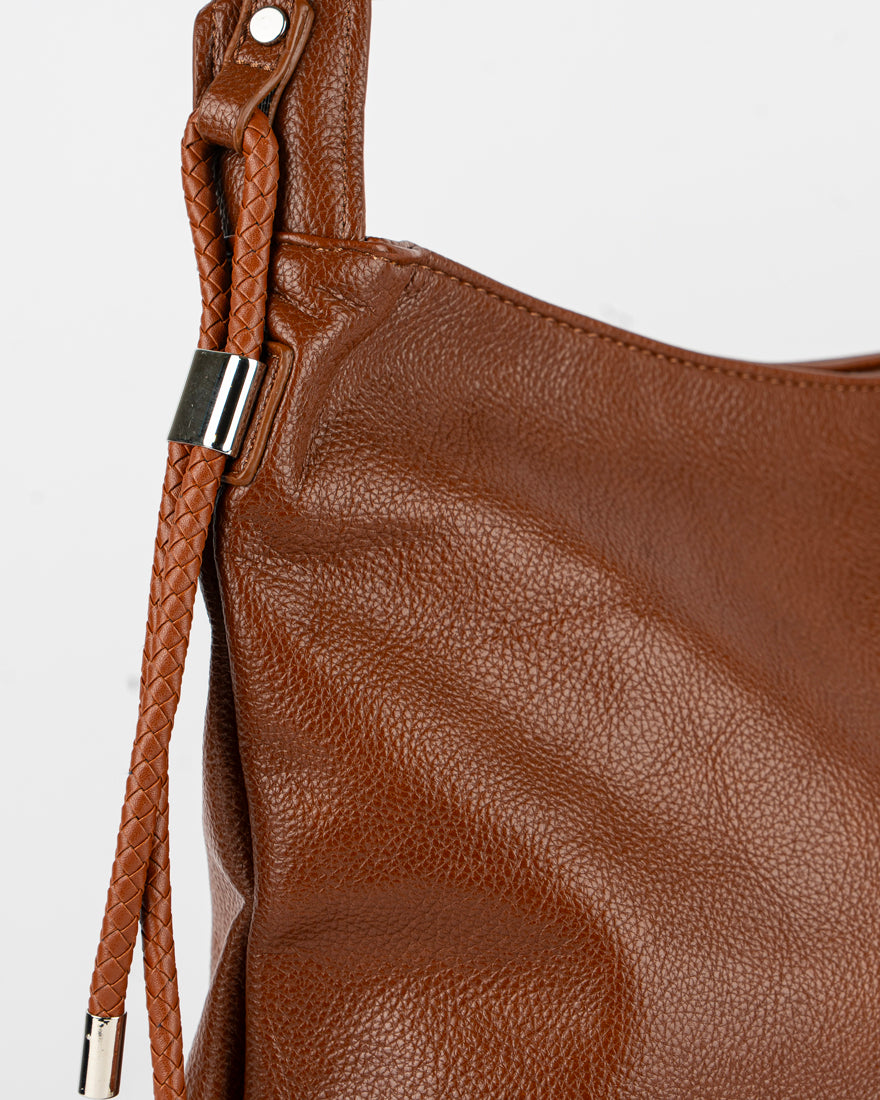 Maxi bag con accessorio sul manico