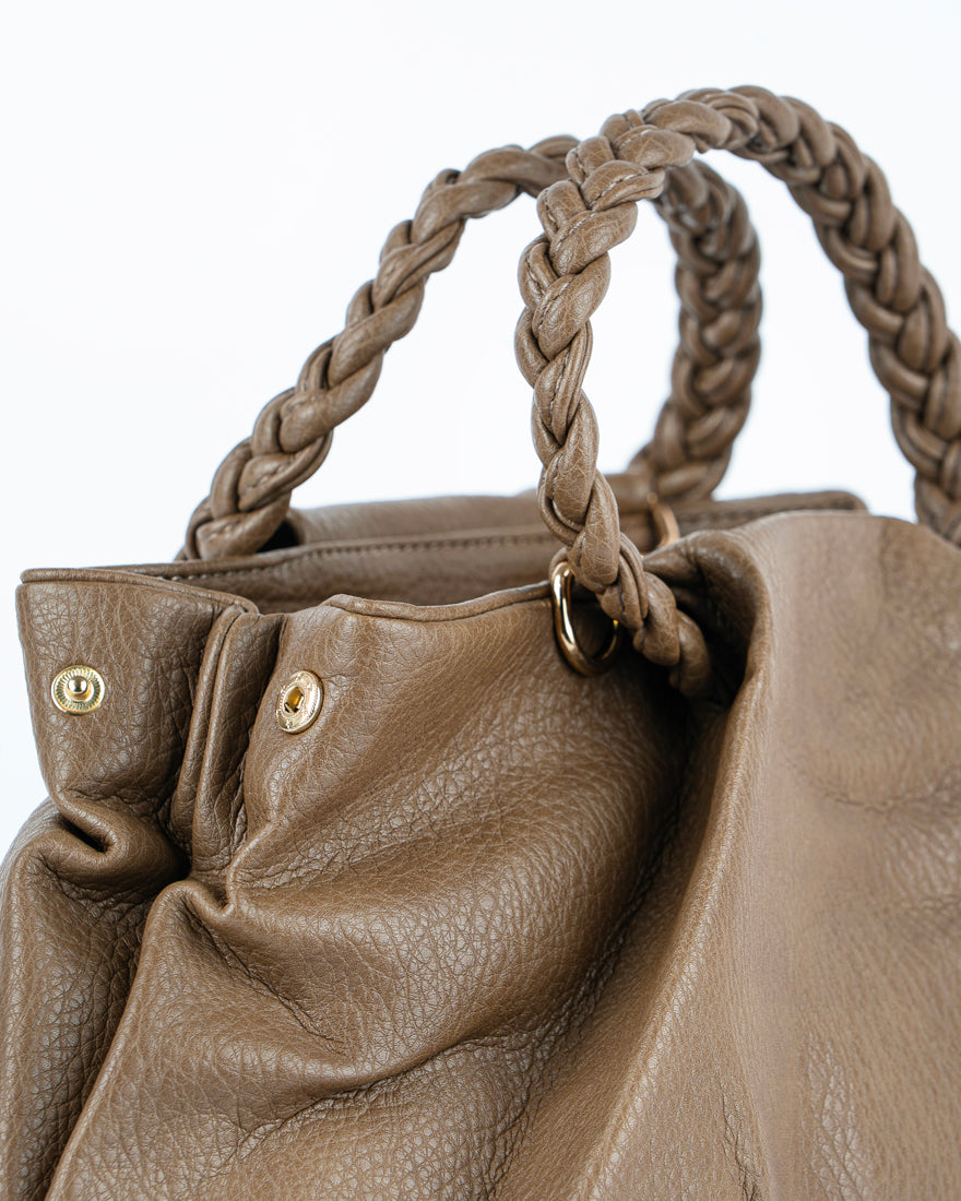 Borsa a mano con manico intrecciato