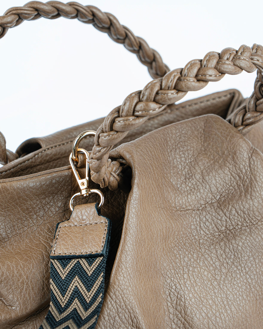 Borsa a mano con manico intrecciato