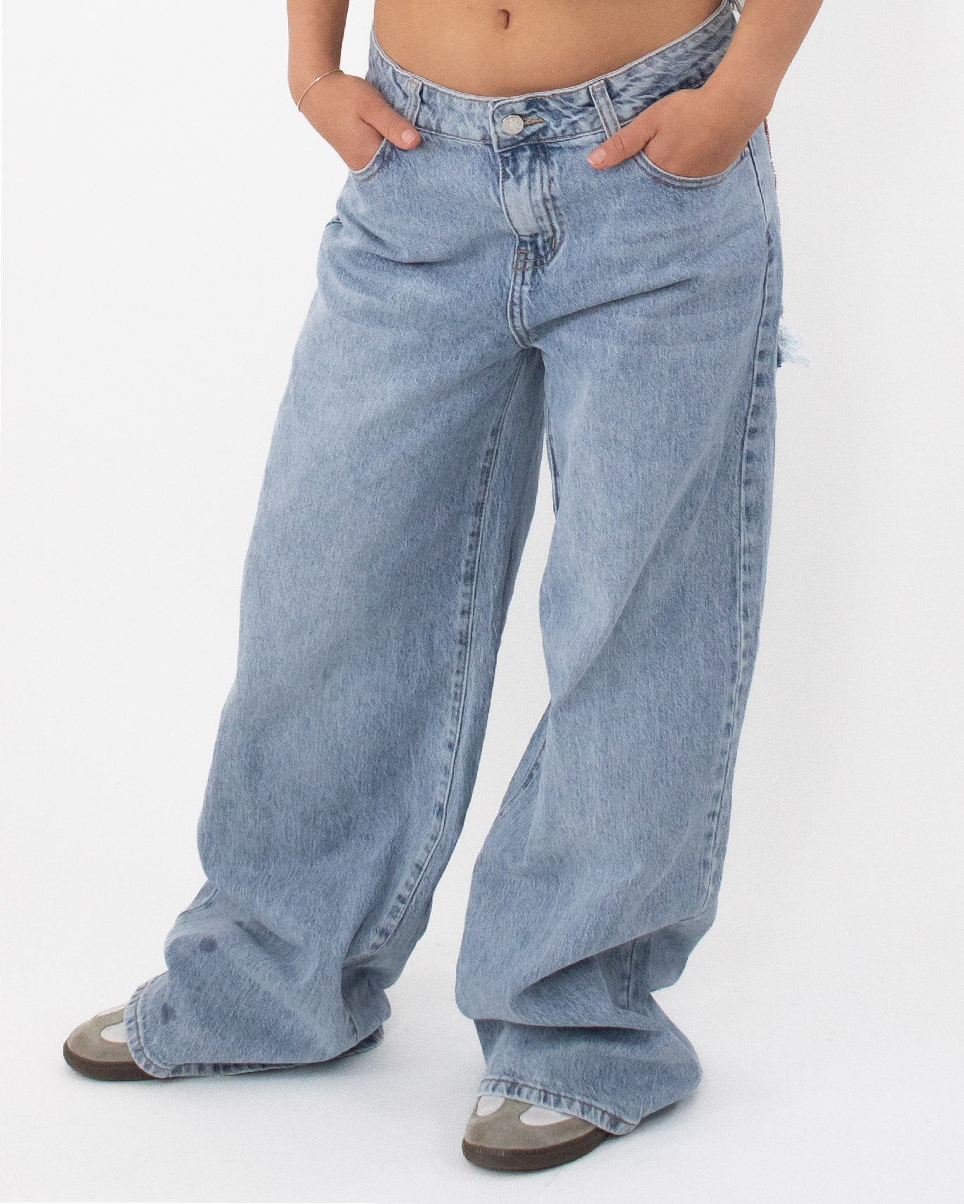 Jeans donna blu con strass arancio sulla tasca