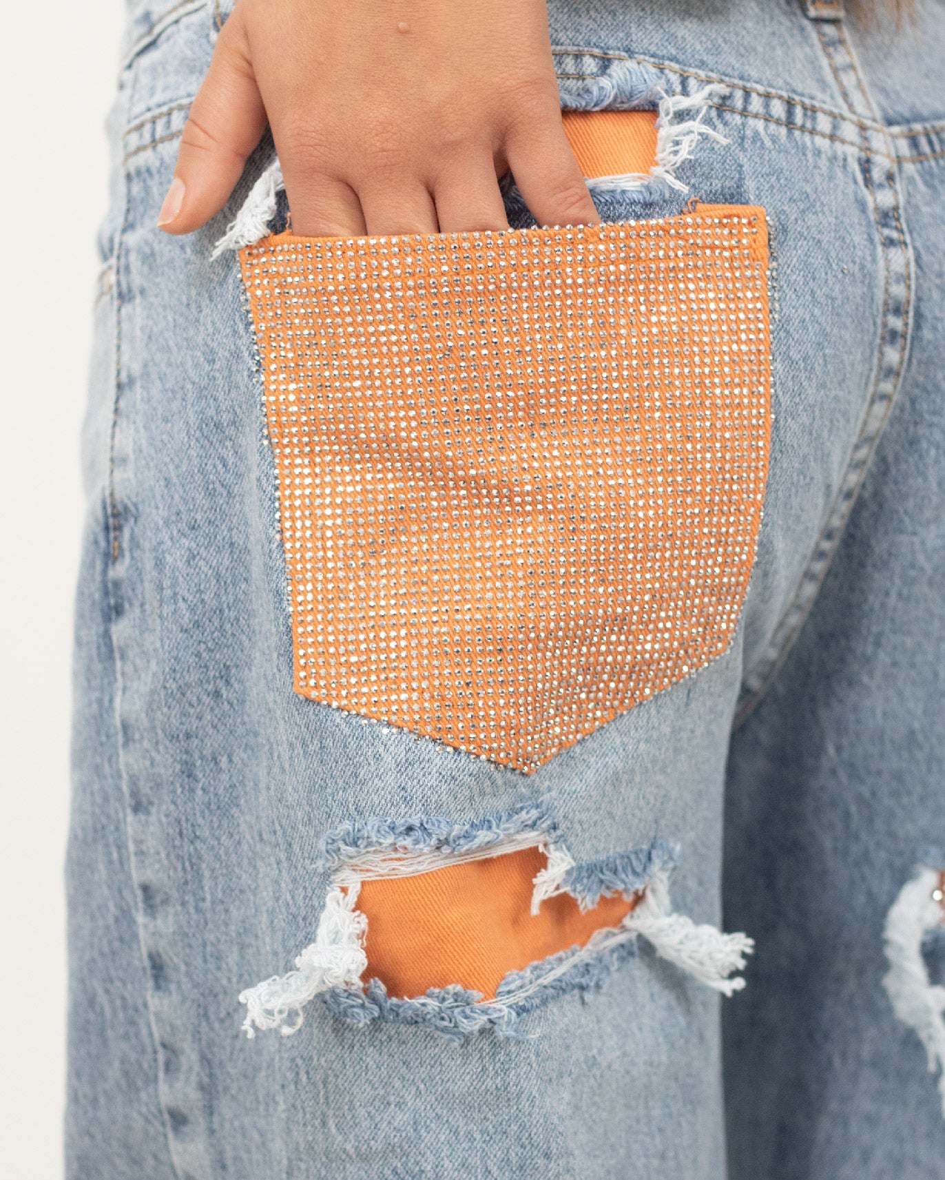 Jeans donna blu con strass arancio sulla tasca
