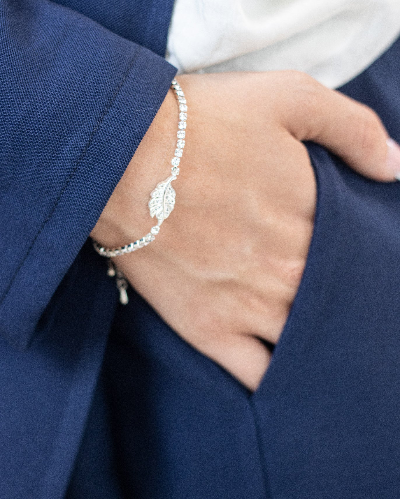 BRACCIALE CON FOGLIA IN STRASS