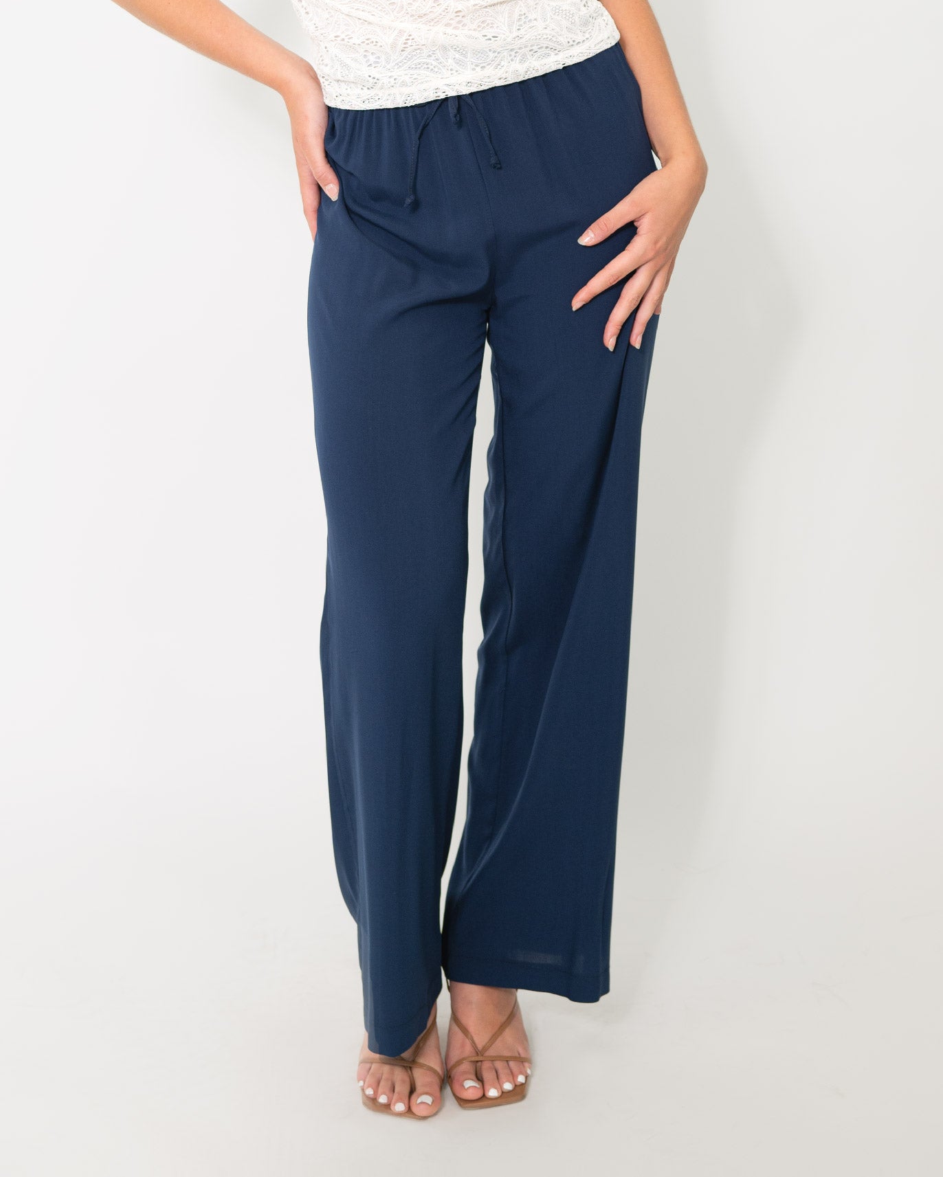 Pantalone a Palazzo con Laccetto in Vita