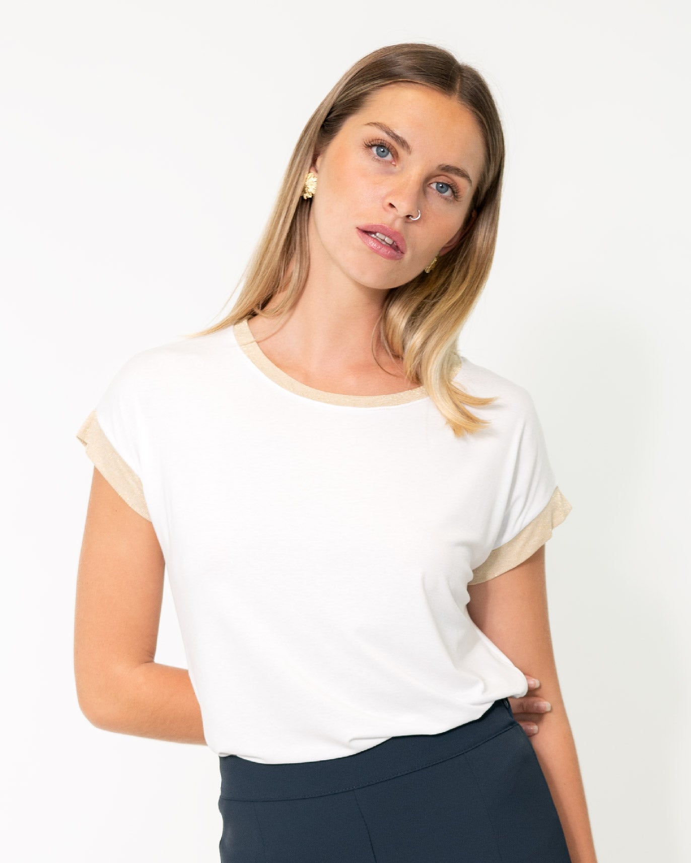 T-Shirt Basic con Bordini Dorati