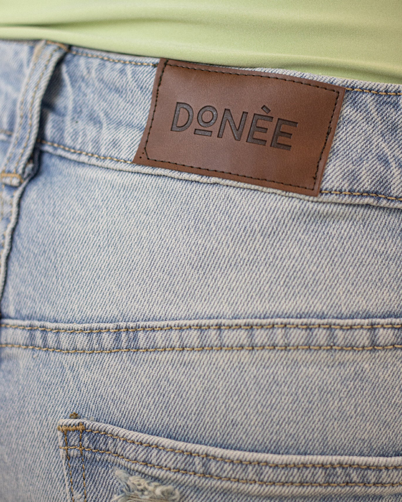 JEANS CHIARO CON STRAPPI