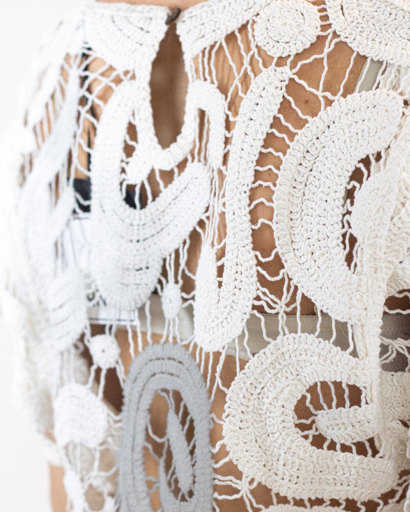 CROP TOP IN MACRAME'