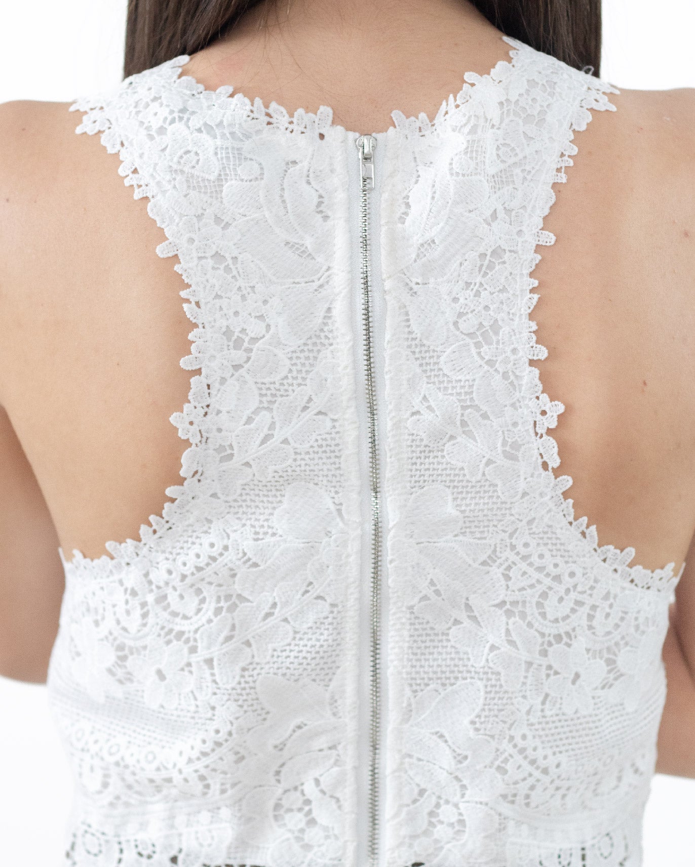 Top corto donna bianco con zip in macramè